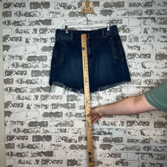 American Eagle | women denim mom shorts raw hem - Picture 10 of 12